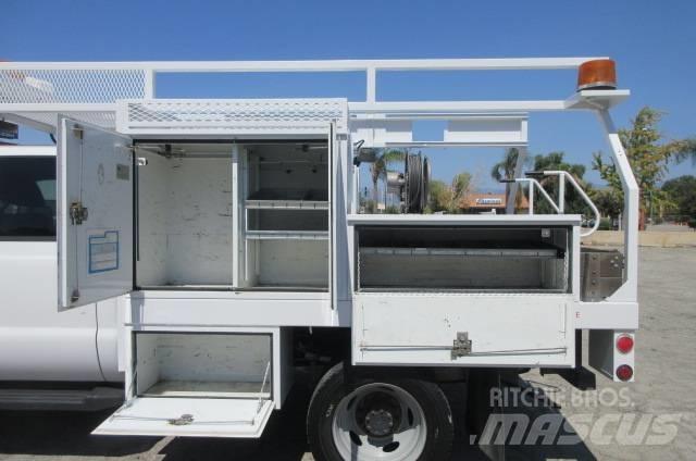 Ford F 550 Tovornjaki s kesonom/platojem