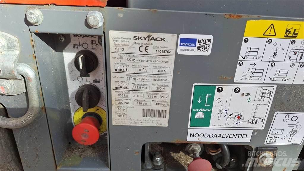 SkyJack SJ12 Druga dvigala in dvižne ploščadi