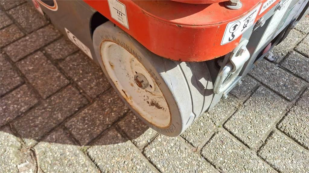 SkyJack SJ12 Druga dvigala in dvižne ploščadi
