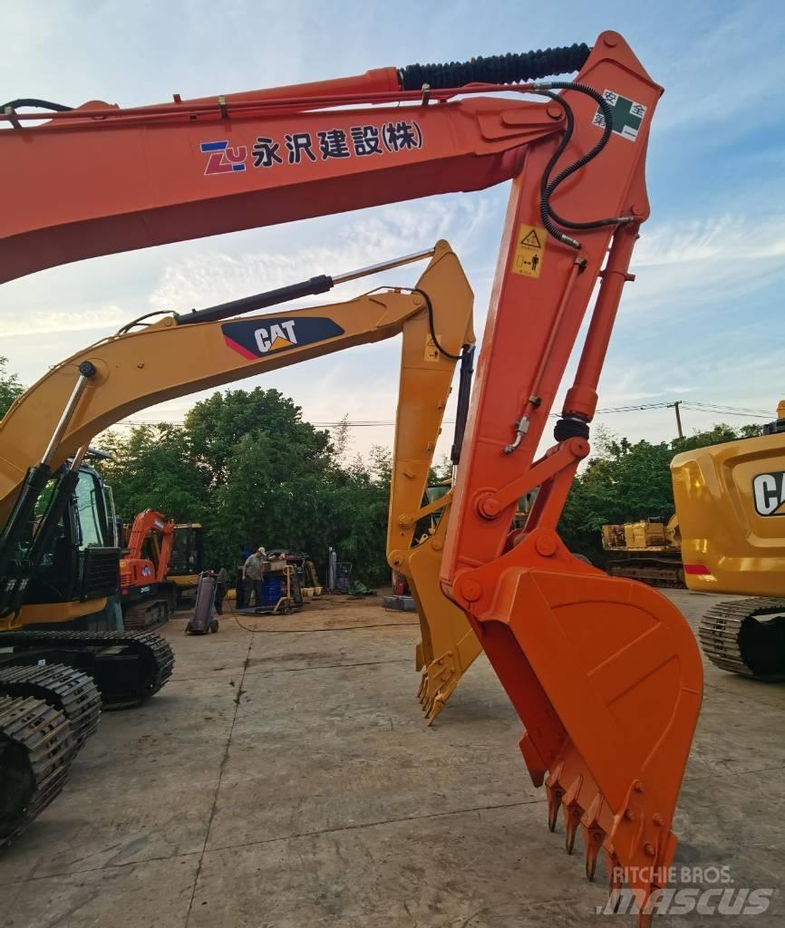 Hitachi ZX 200 Bagri goseničarji