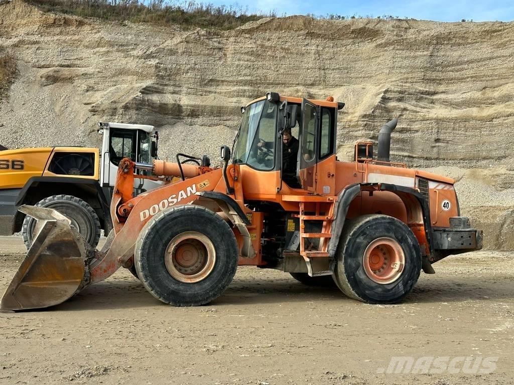 Doosan DL 300 Kolesni nakladalci
