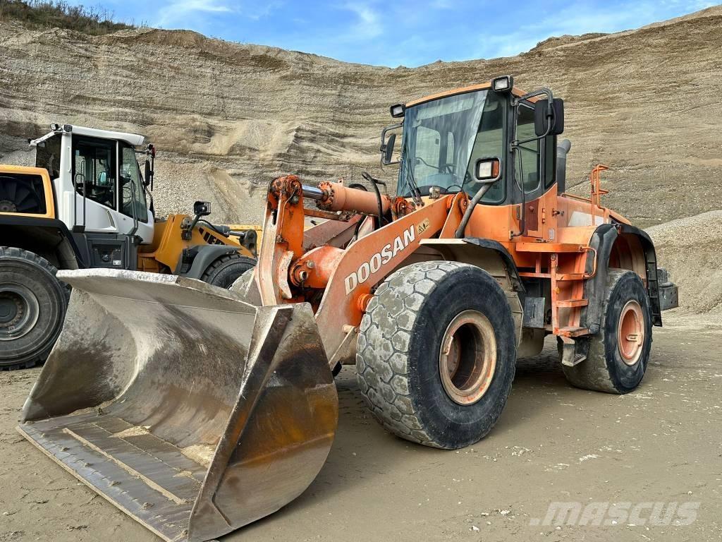 Doosan DL 300 Kolesni nakladalci