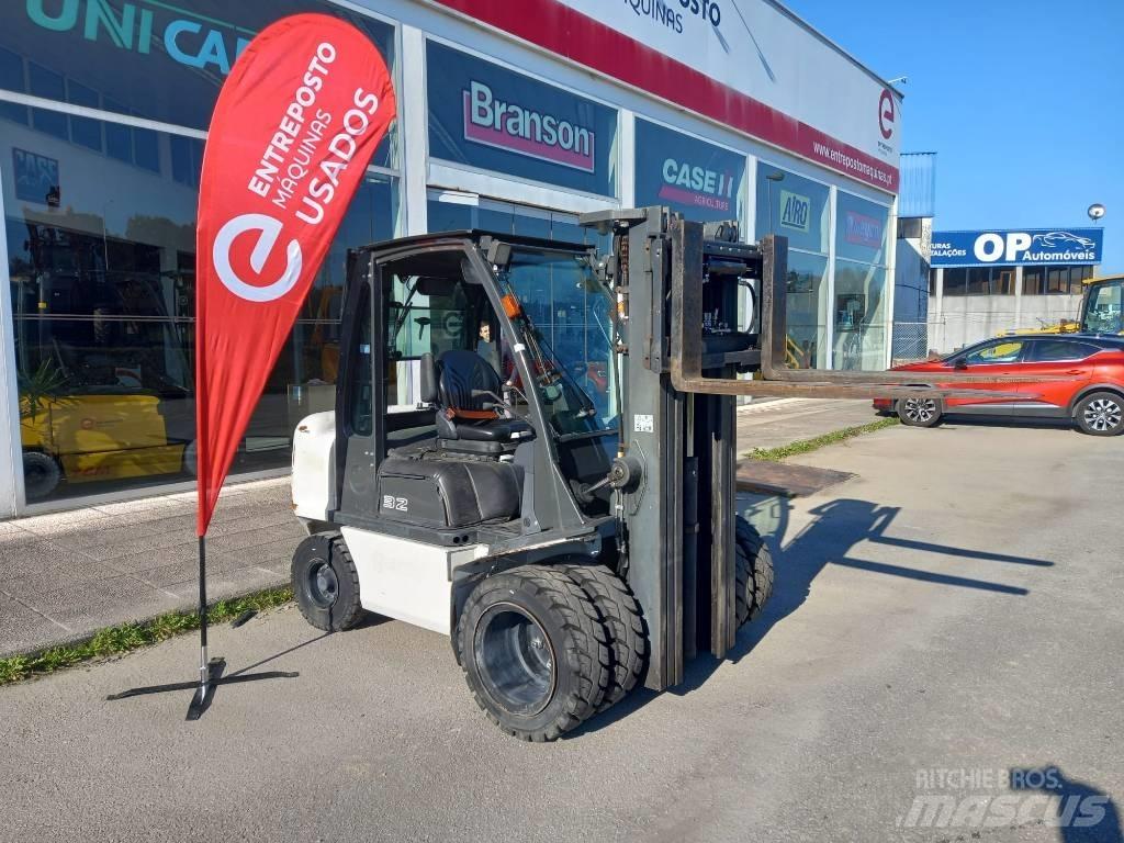 UniCarriers D32 Dizelski viličarji