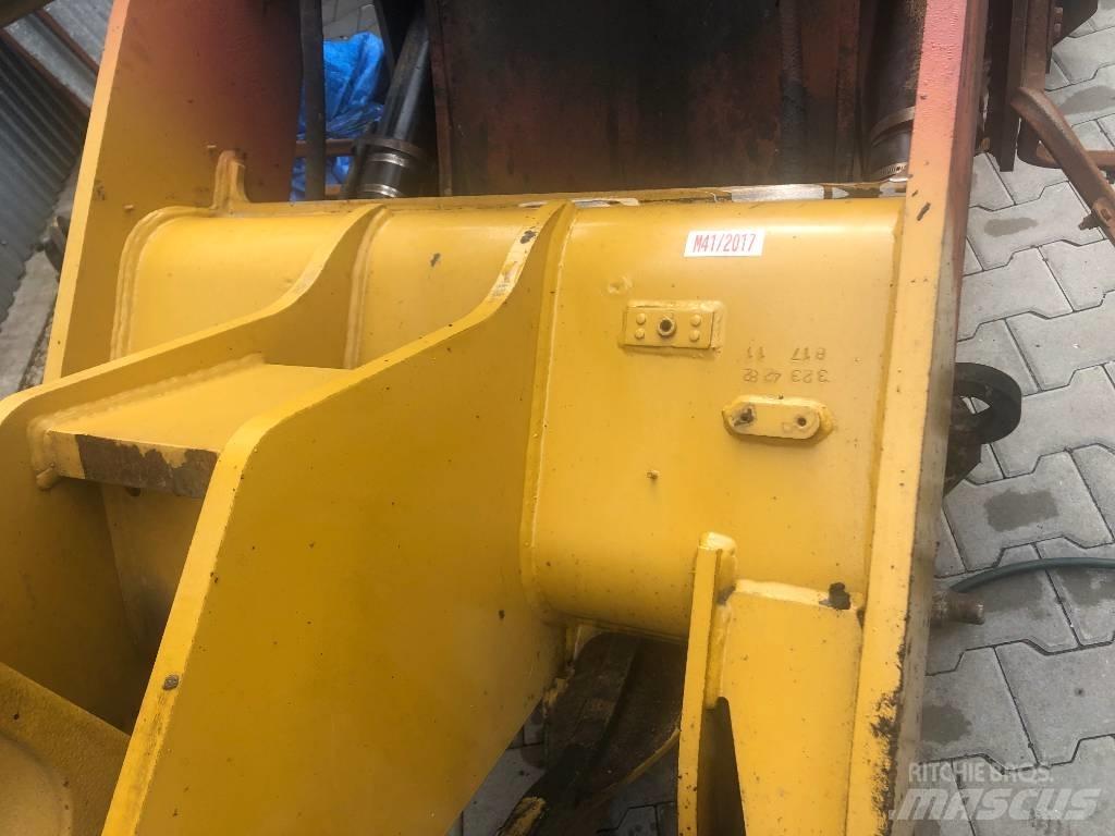 CAT 906 ramiona Podvozje in vzmetenje
