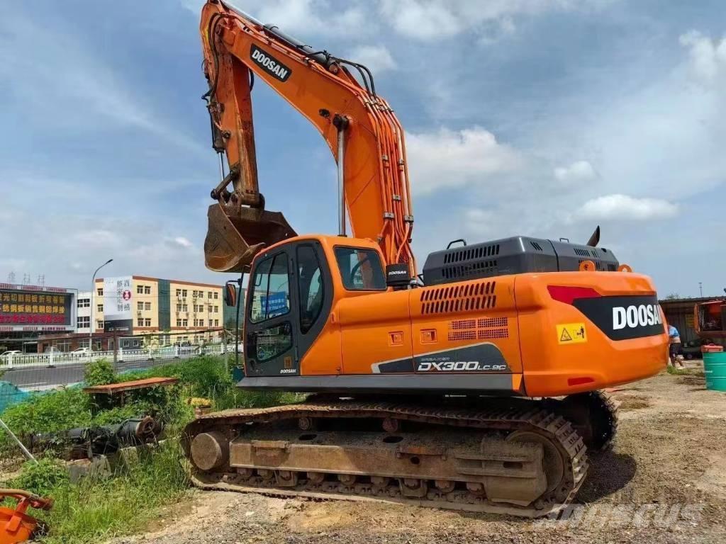 Doosan DX 300 LC Bagri goseničarji
