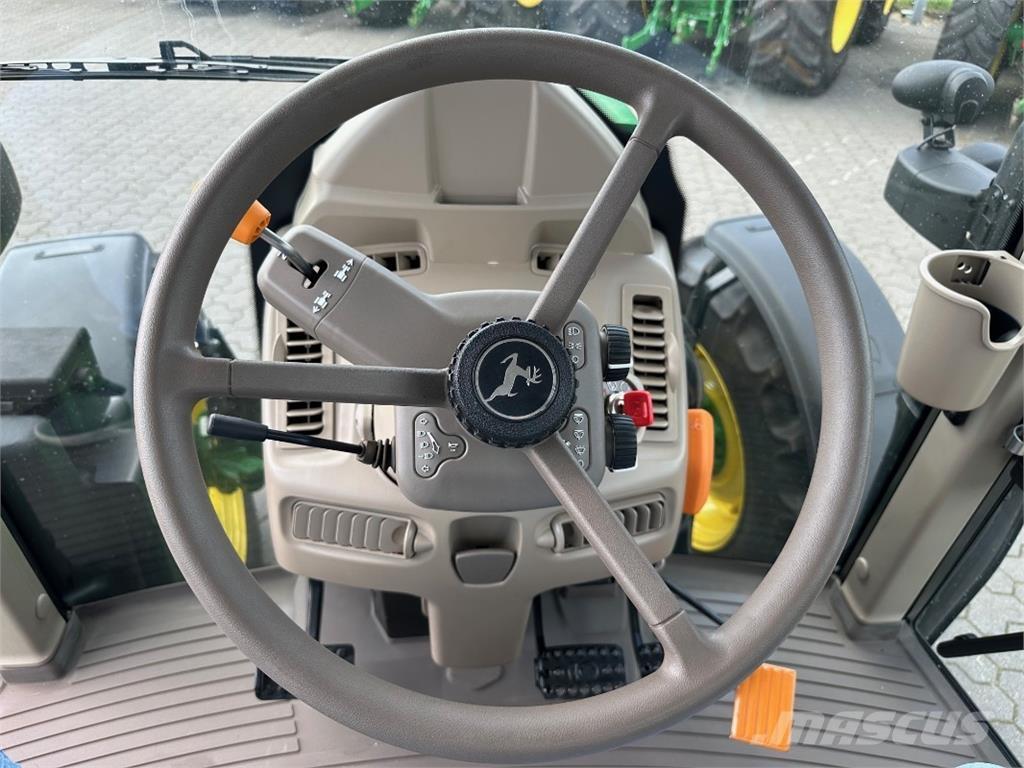 John Deere 6110 M Traktorji