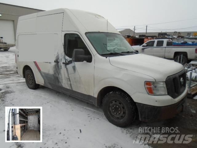 Nissan NV2500HD Tovornjaki zabojniki