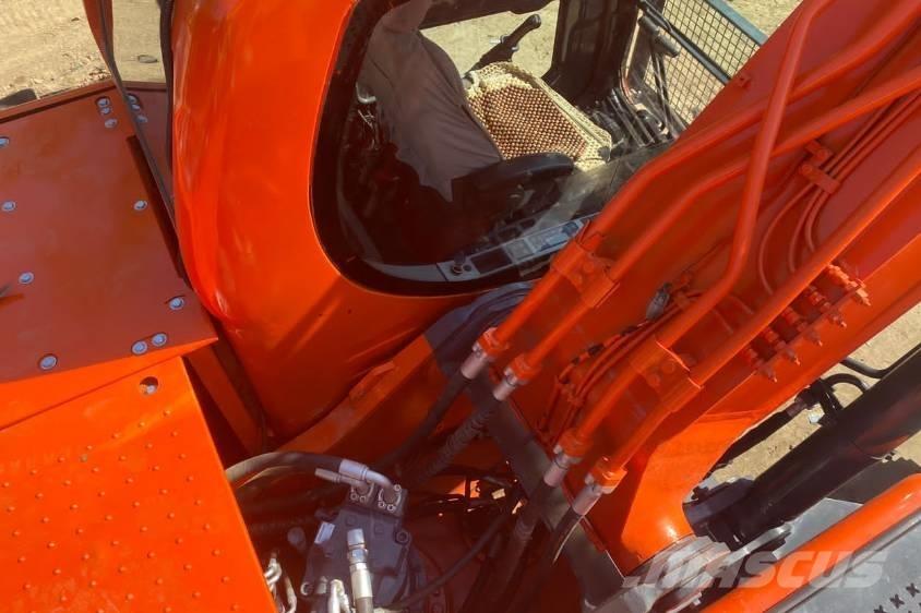 Doosan DX225 Bagri goseničarji