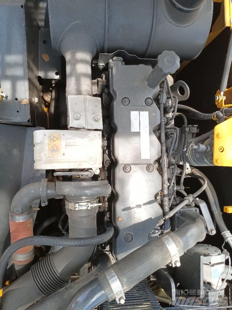 Komatsu PC 200 Bagri goseničarji