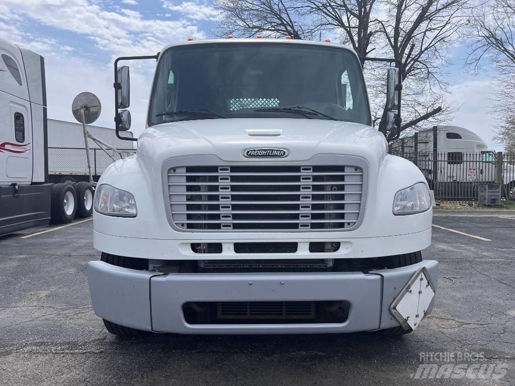 Freightliner M 106 Tovornjaki s kesonom/platojem
