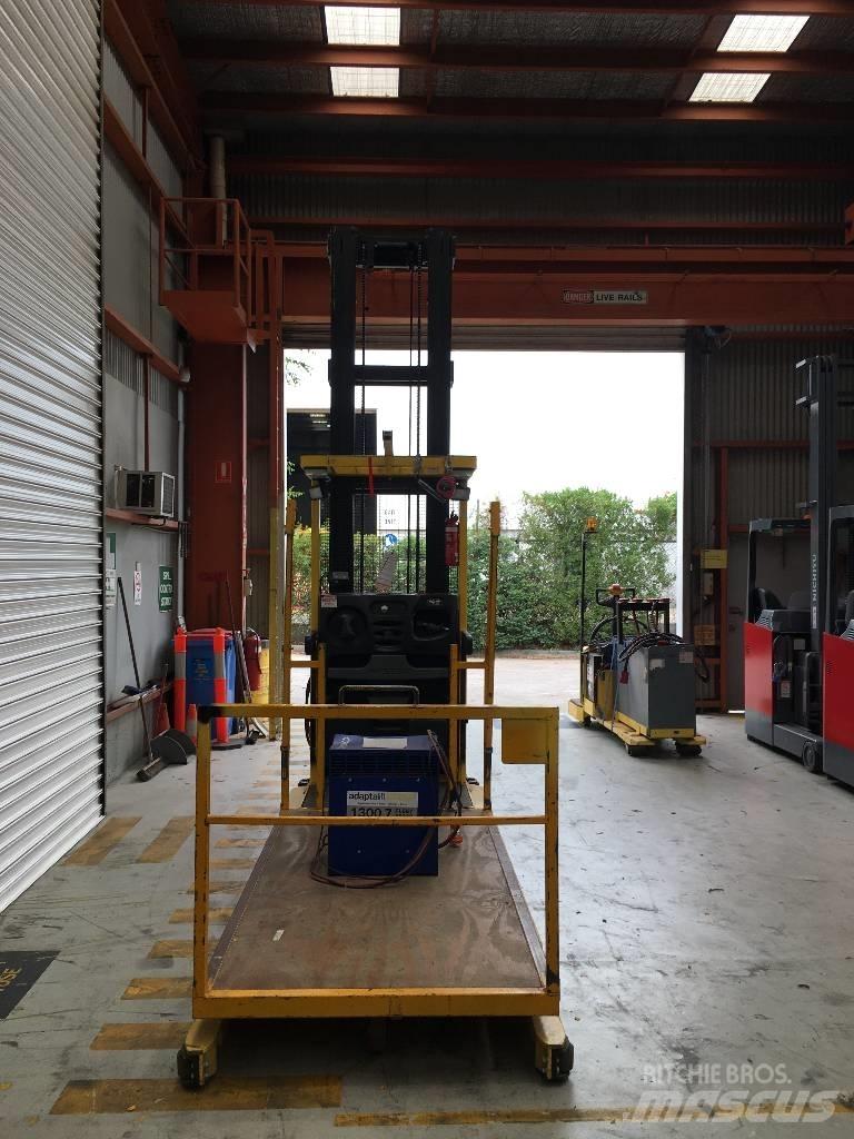 Hyster R30XMF2 Visokodvižni komisionirni viličar