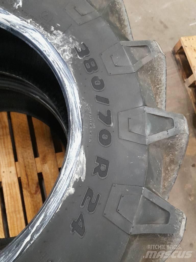 Trelleborg TM700 Gume, kolesa in platišča