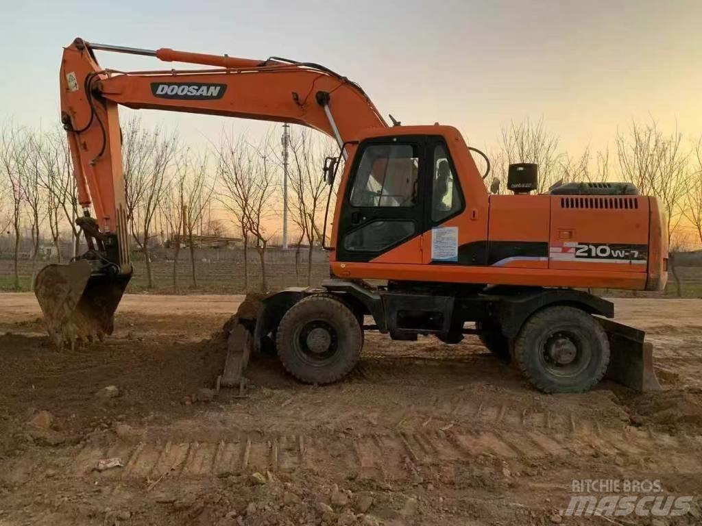 Doosan DH 210 W Bagri na kolesih