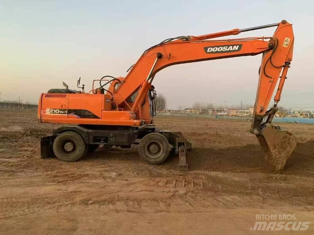 Doosan DH 210 W Bagri na kolesih