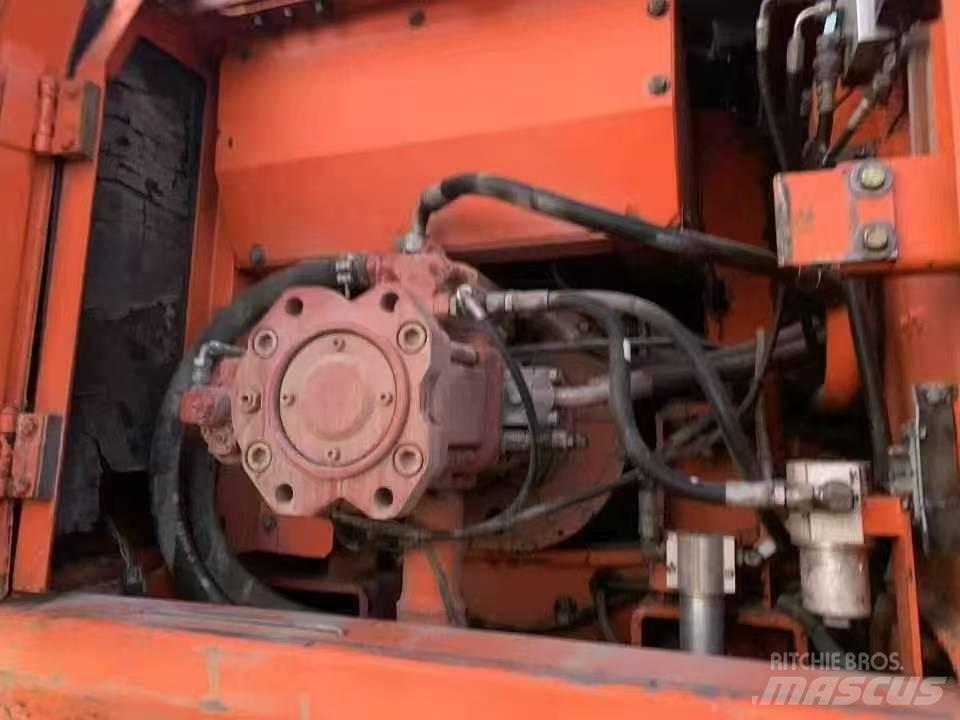 Doosan DH 210 W Bagri na kolesih