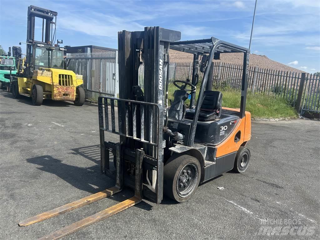 Doosan D30S-5 Dizelski viličarji