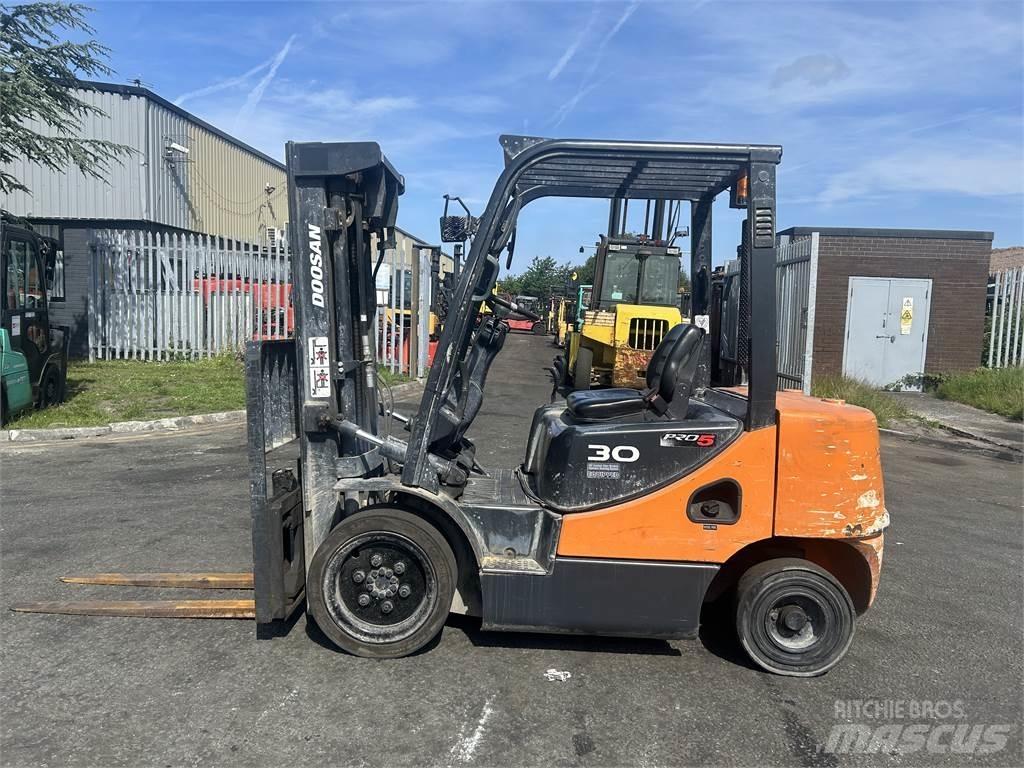 Doosan D30S-5 Dizelski viličarji