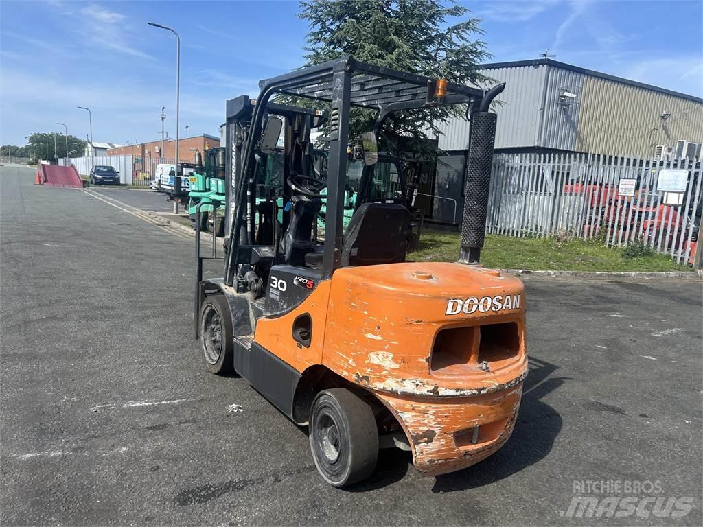 Doosan D30S-5 Dizelski viličarji