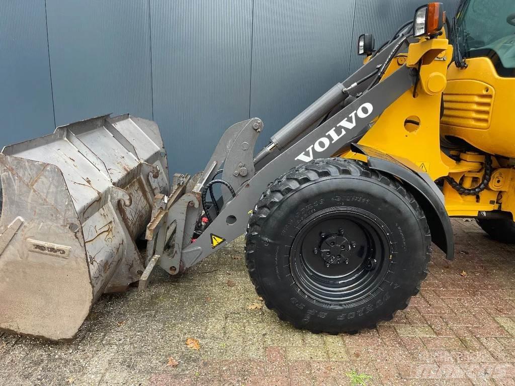 Volvo L25f Kolesni nakladalci