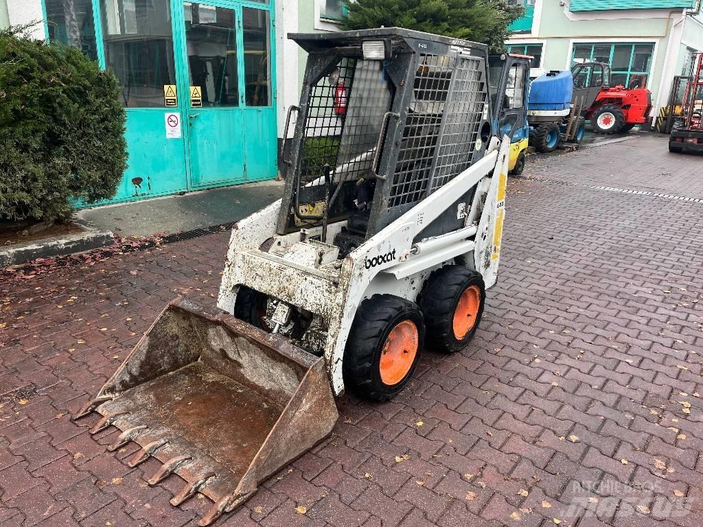 Bobcat 443      V-4129 Čelni nakladalci in kopači