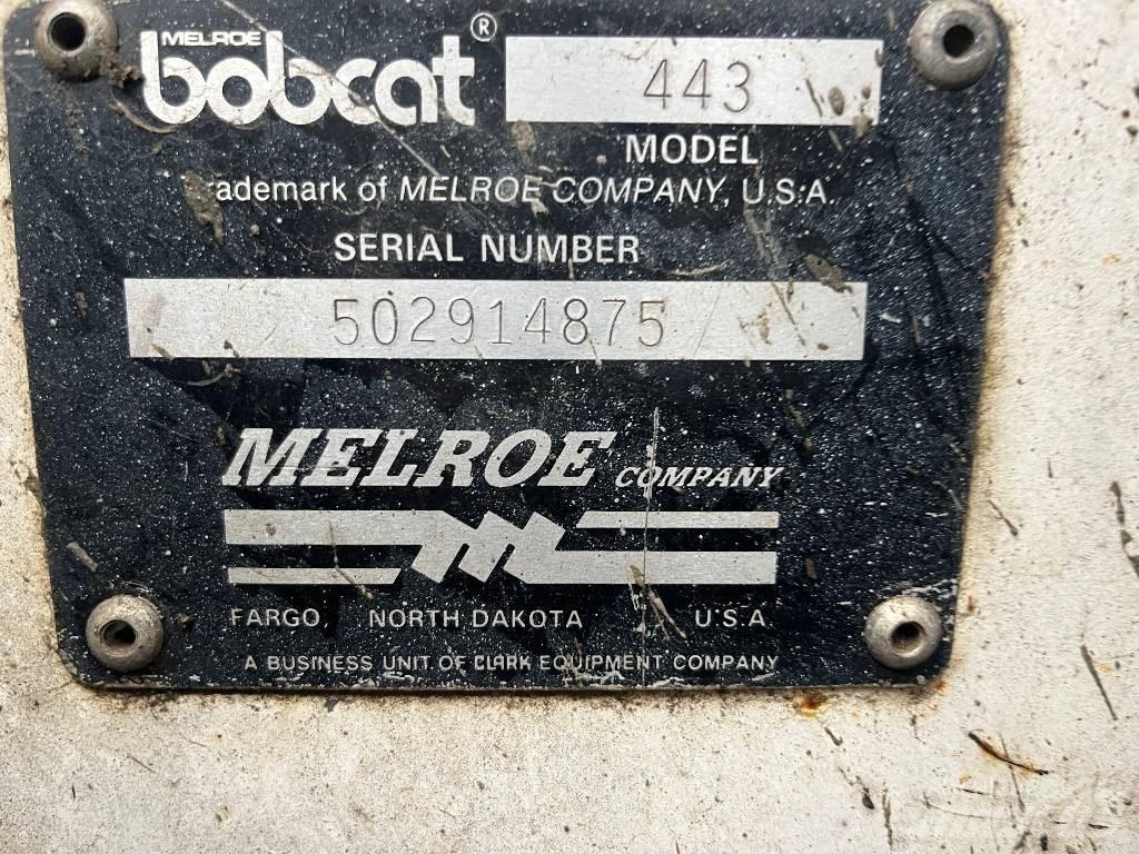 Bobcat 443      V-4129 Čelni nakladalci in kopači