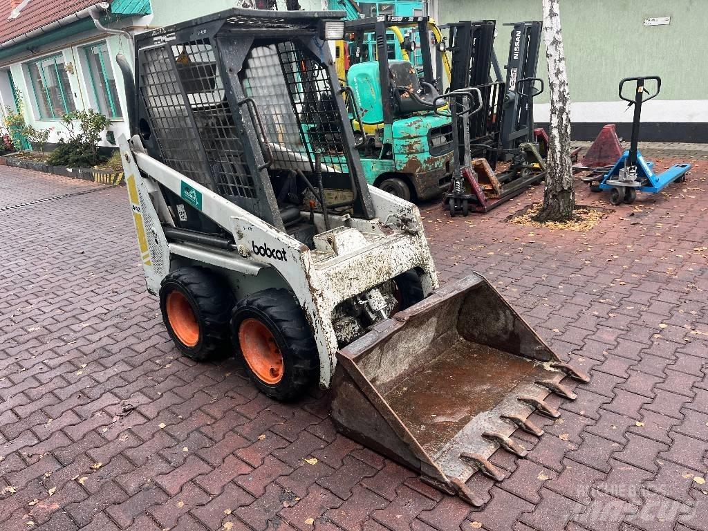 Bobcat 443      V-4129 Čelni nakladalci in kopači