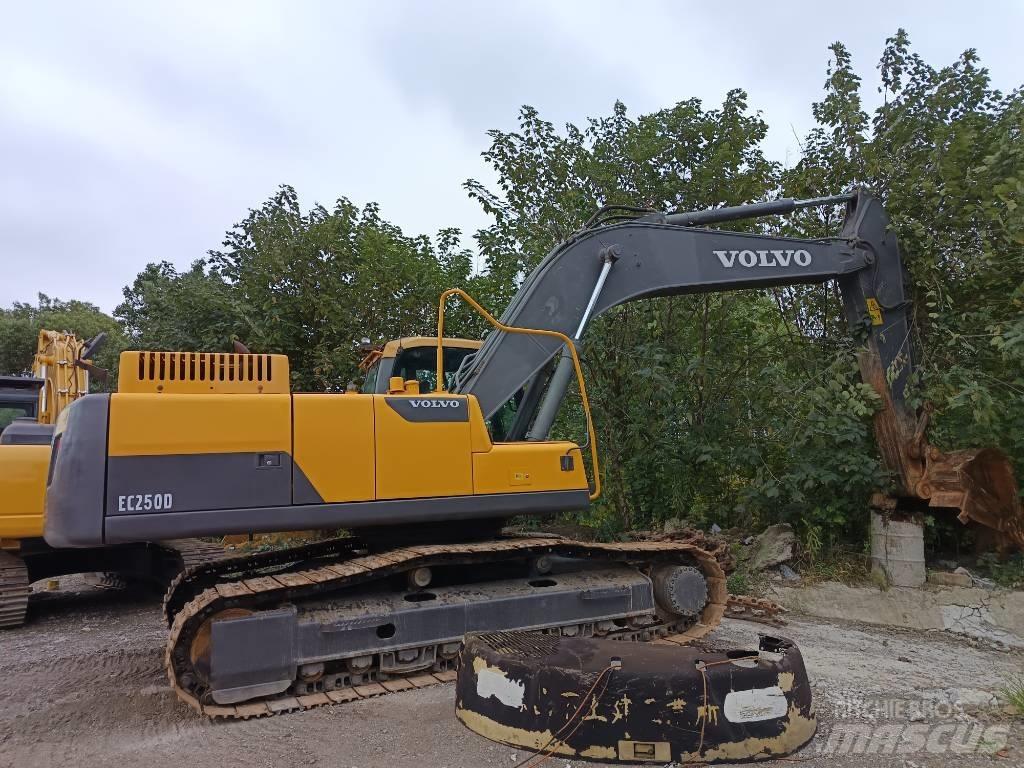 Volvo EC 250 Bagri goseničarji