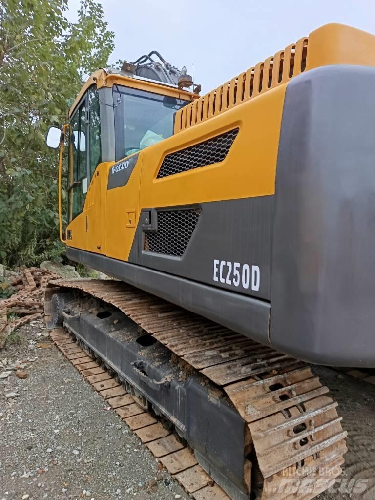 Volvo EC 250 Bagri goseničarji
