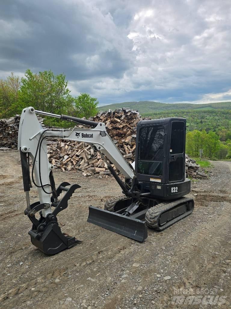 Bobcat E 32 Mini bagri <7t
