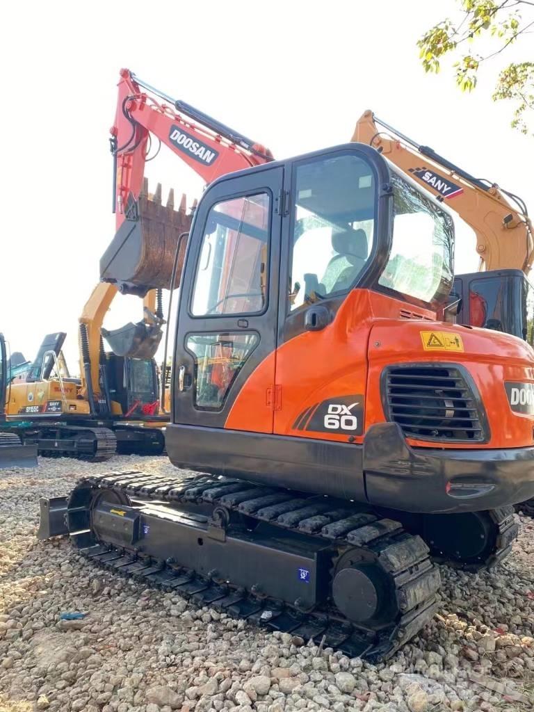 Doosan dx60 Bagri goseničarji