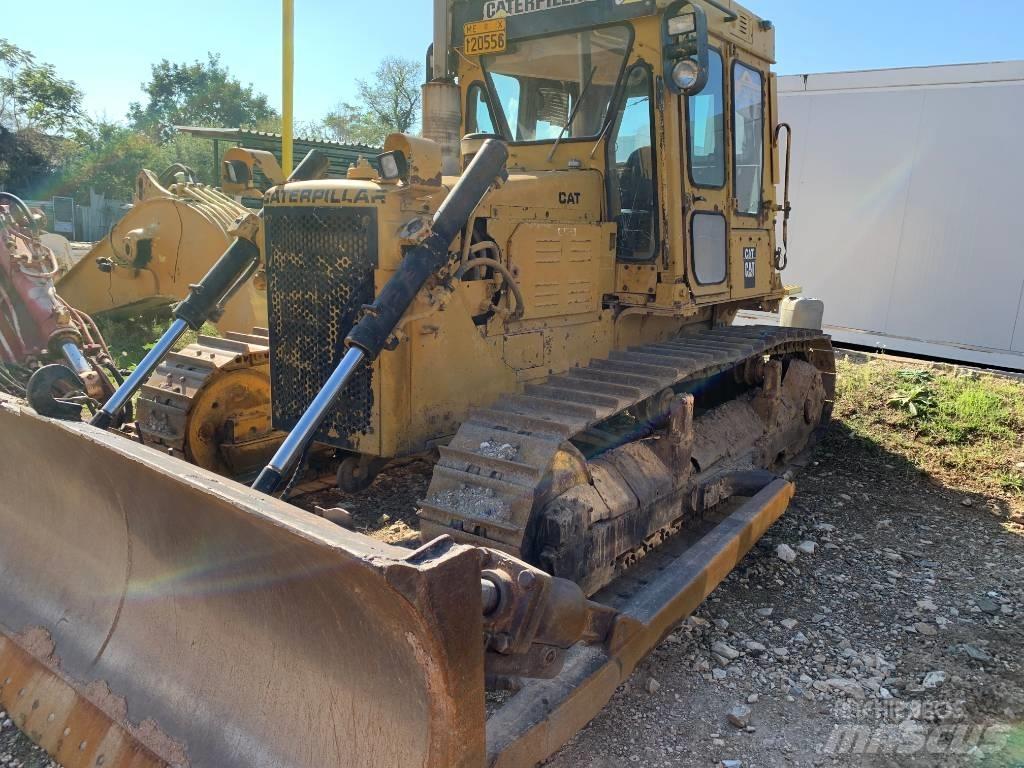 CAT D5B Buldožerji goseničarji