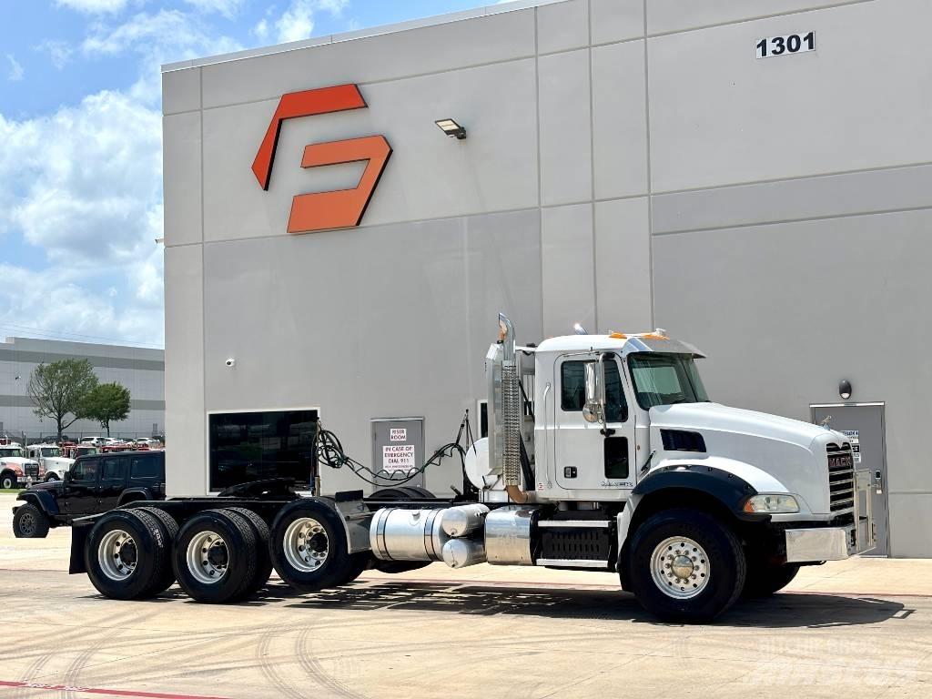 Mack Granite GU 813 Vlačilci
