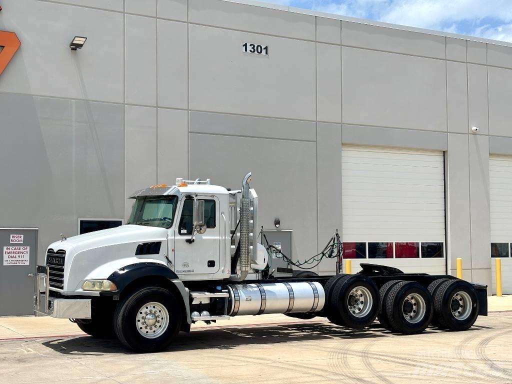 Mack Granite GU 813 Vlačilci