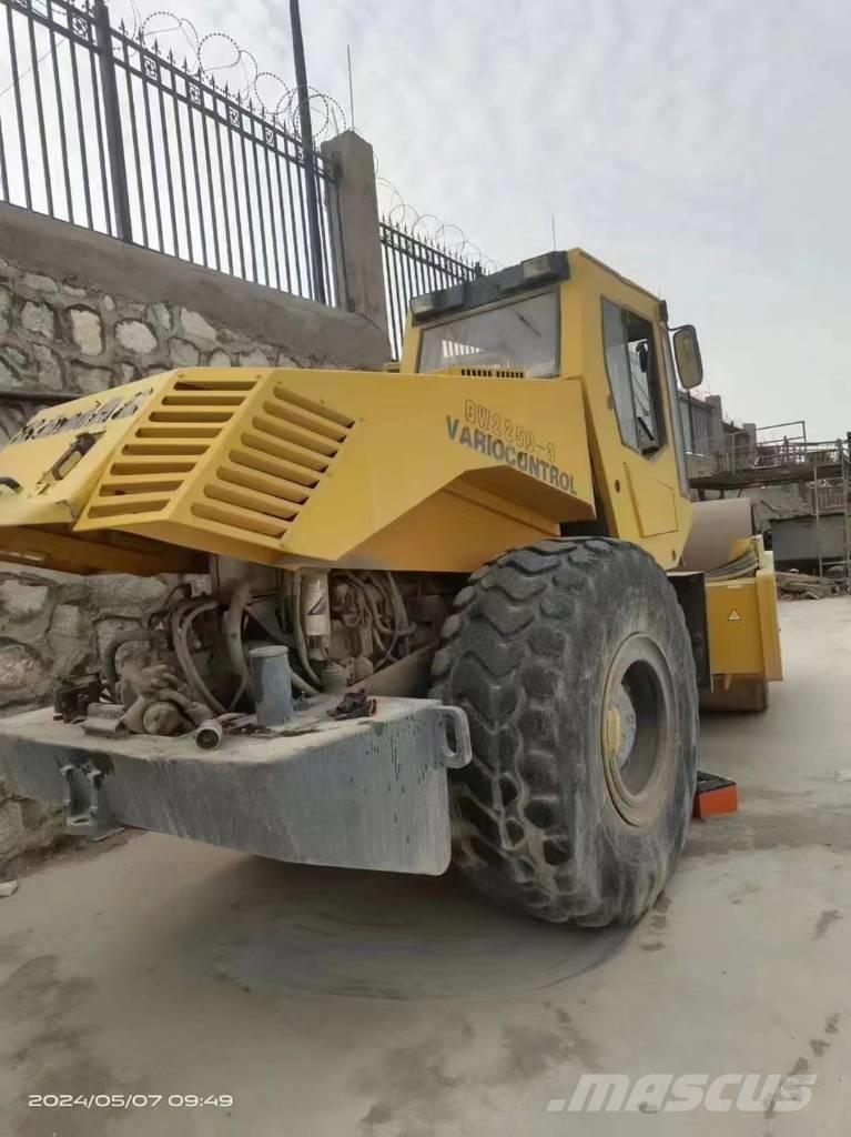 Bomag bw225d-3 Dvojni valjarji