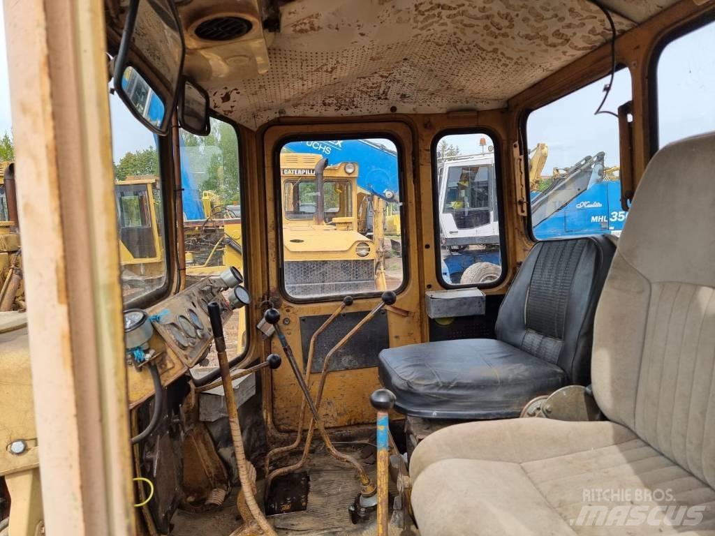 CAT T 130 Buldožerji goseničarji