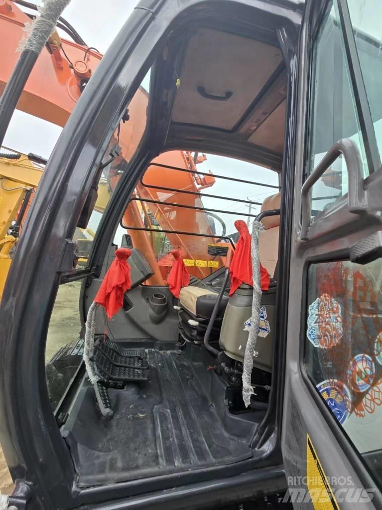 Hitachi ZX 135 US Bagri goseničarji