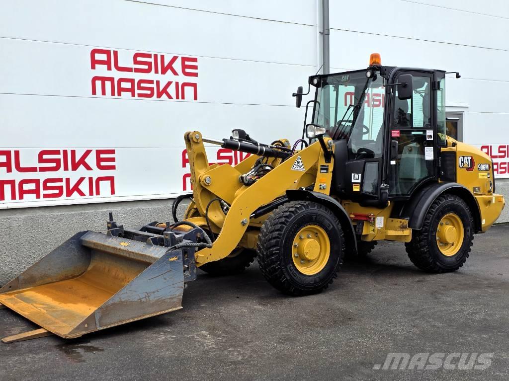 CAT 906 Kolesni nakladalci