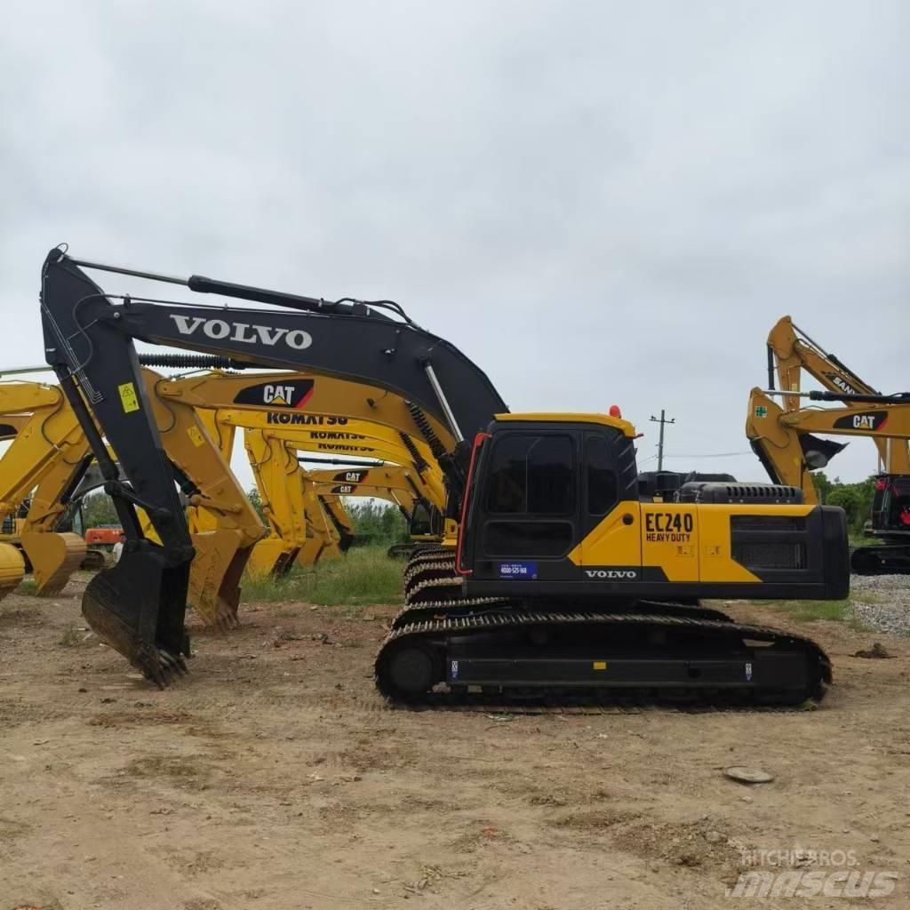Volvo EC 240 Bagri goseničarji