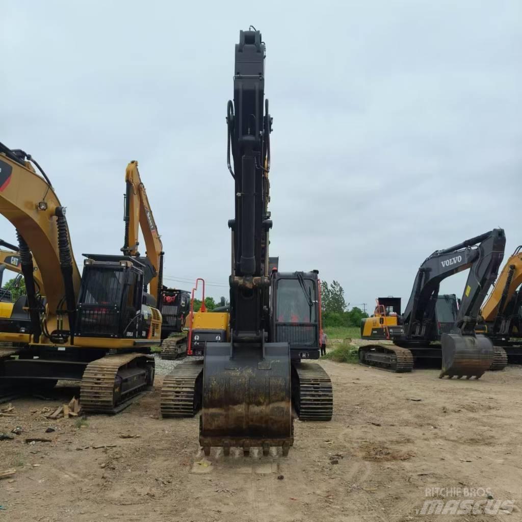 Volvo EC 240 Bagri goseničarji