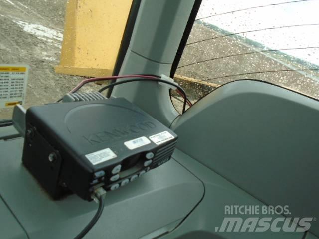 CAT 938M Kolesni nakladalci