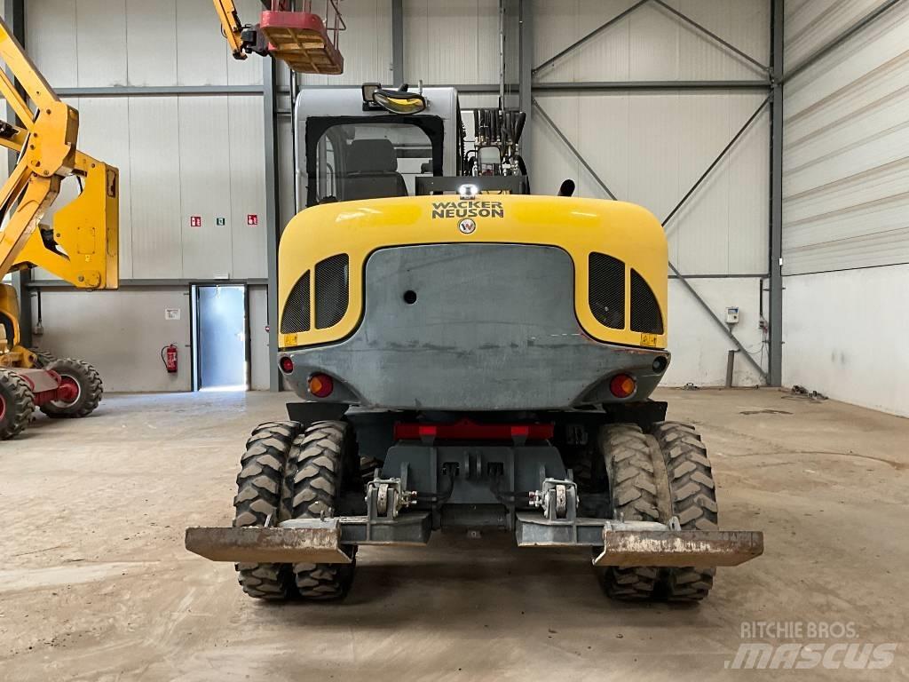 Neuson EW 100 Bagri na kolesih