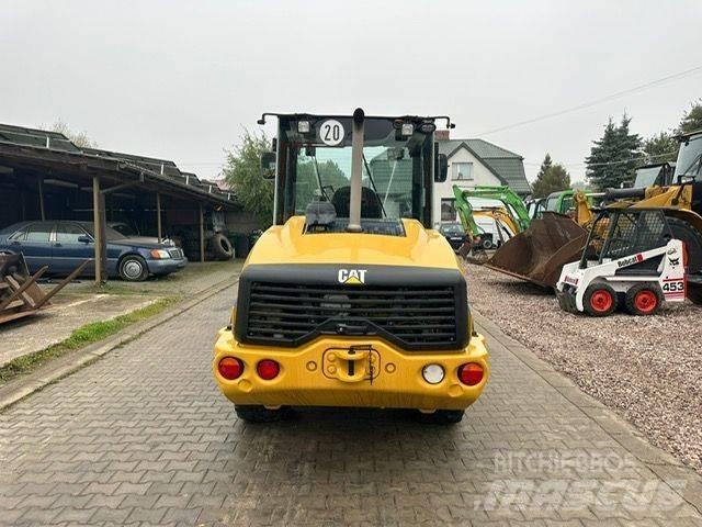 CAT  906M Kolesni nakladalci