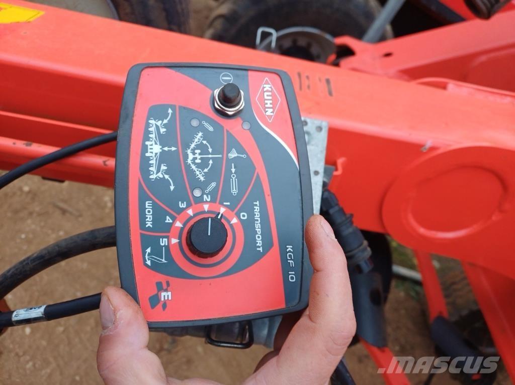 Kuhn GF 13012 Obračalniki in zgrabljalniki