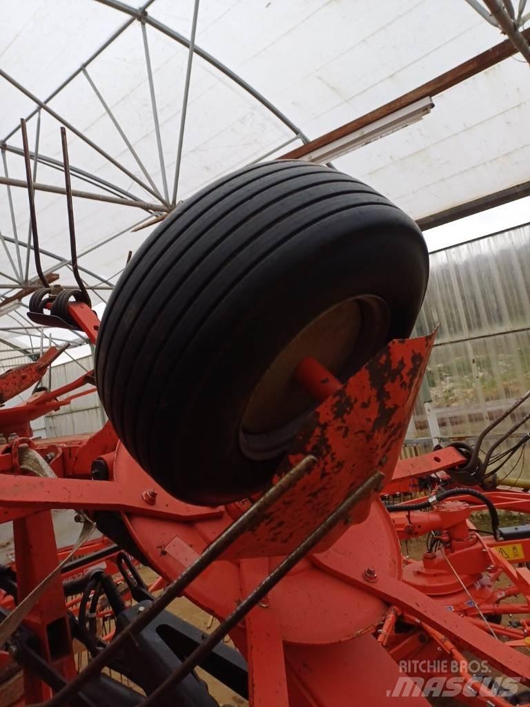Kuhn GF 13012 Obračalniki in zgrabljalniki