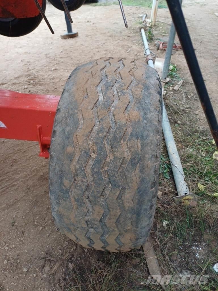Kuhn GF 13012 Obračalniki in zgrabljalniki