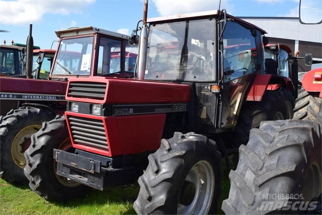 Case IH 844 XL Traktorji