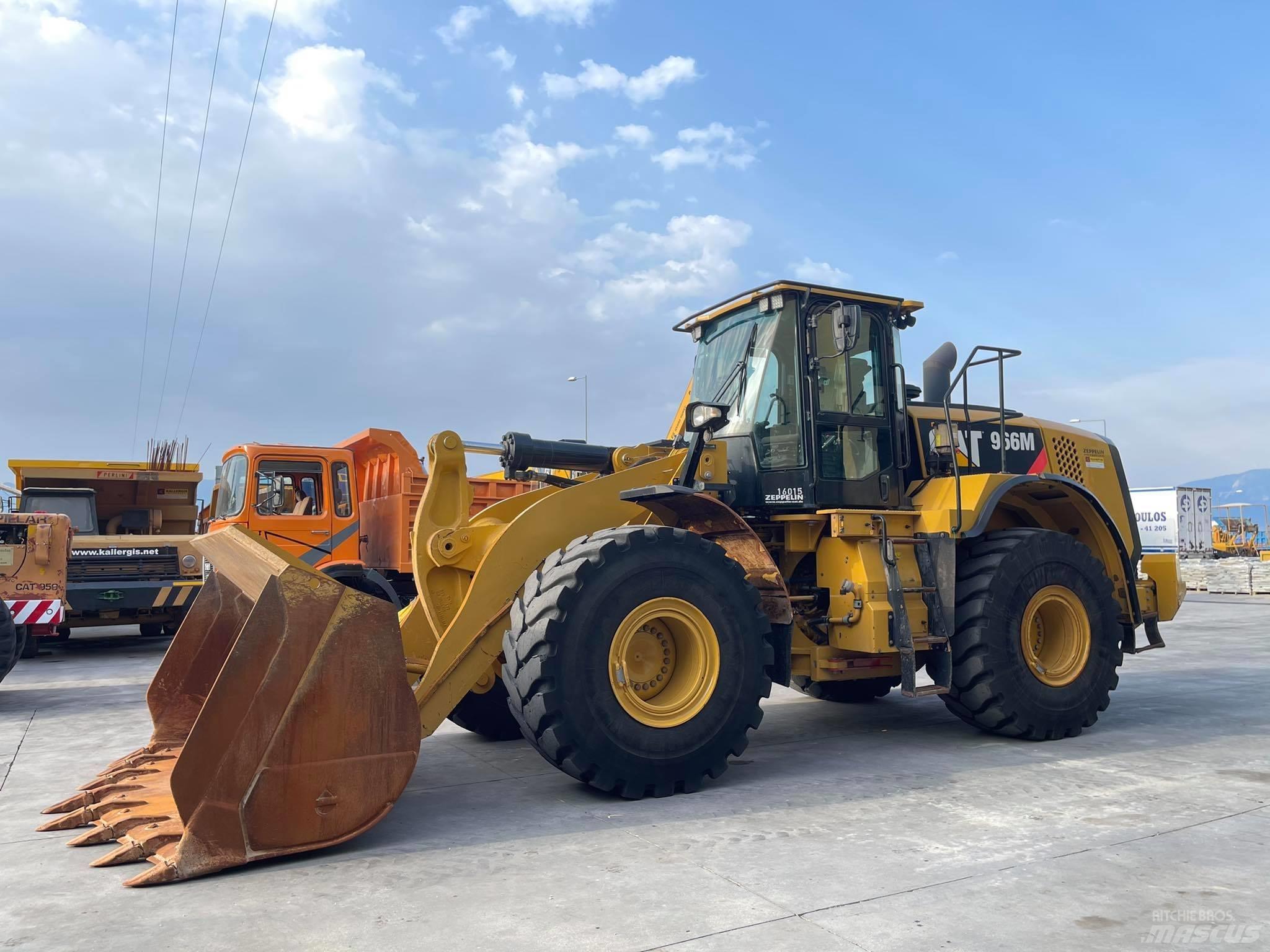 CAT 966M Kolesni nakladalci