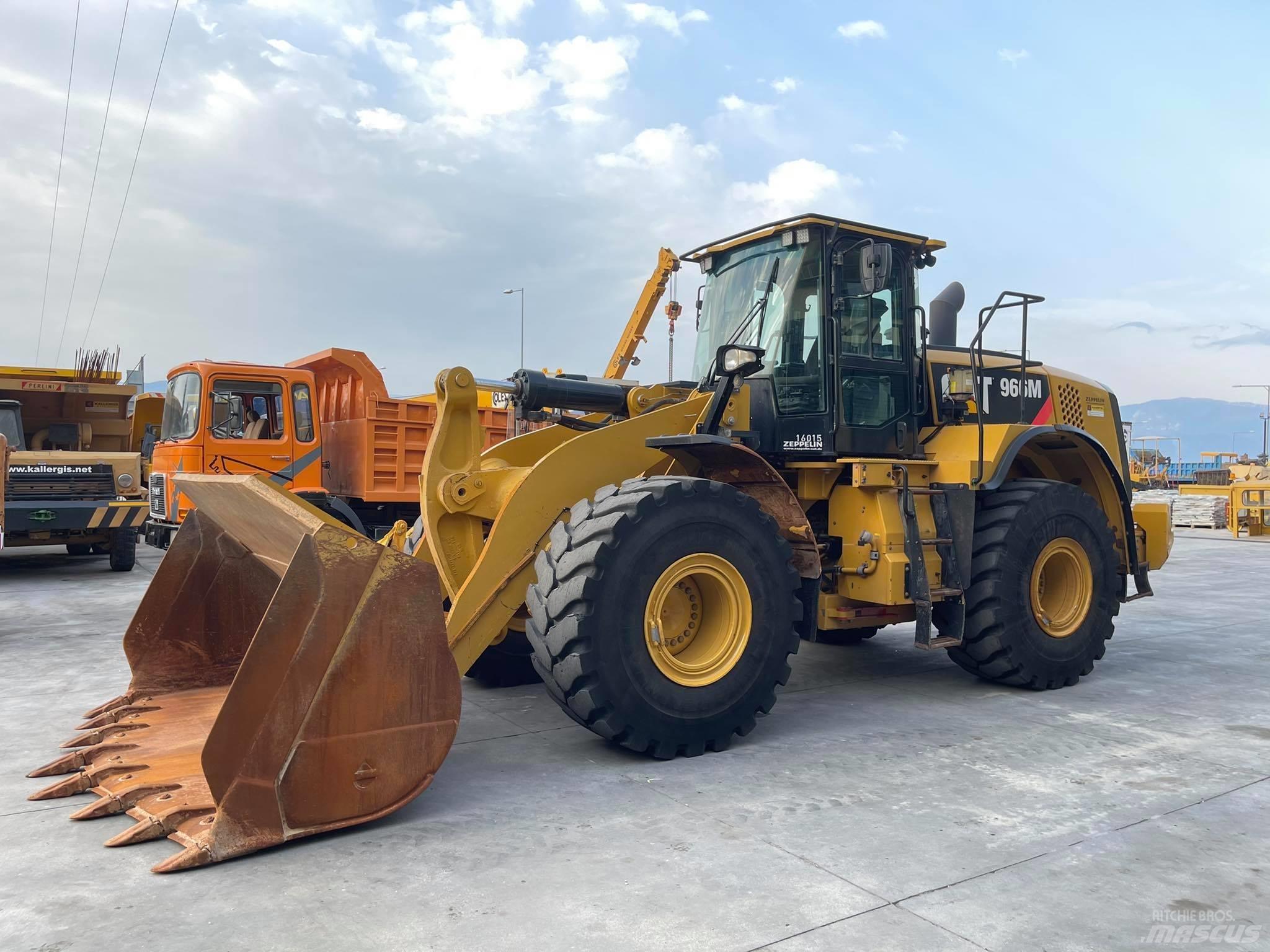 CAT 966M Kolesni nakladalci