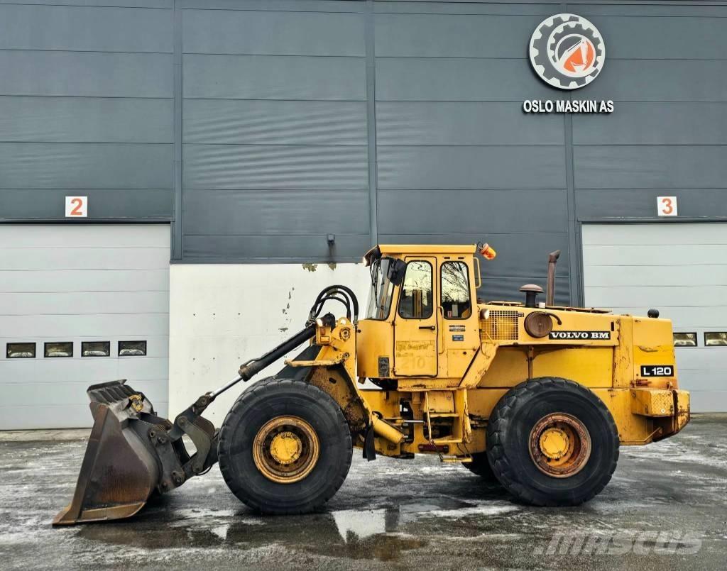 Volvo L 120 Kolesni nakladalci