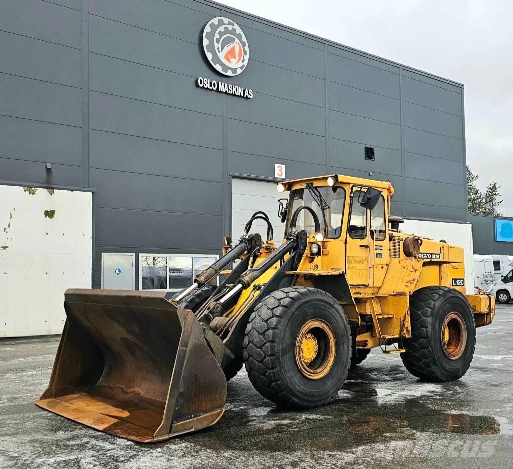 Volvo L 120 Kolesni nakladalci